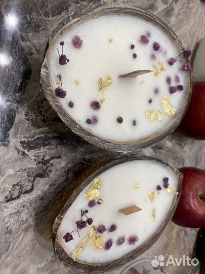 Свеча в кокосе изкокосового воска