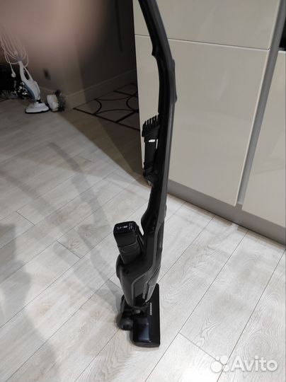 Вертикальный беспроводной пылесос