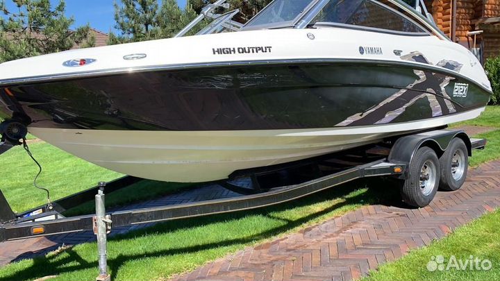 Продам катер Yamaha 212X