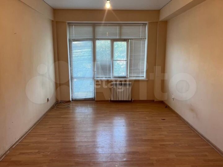 2-к. квартира, 70 м², 2/6 эт.