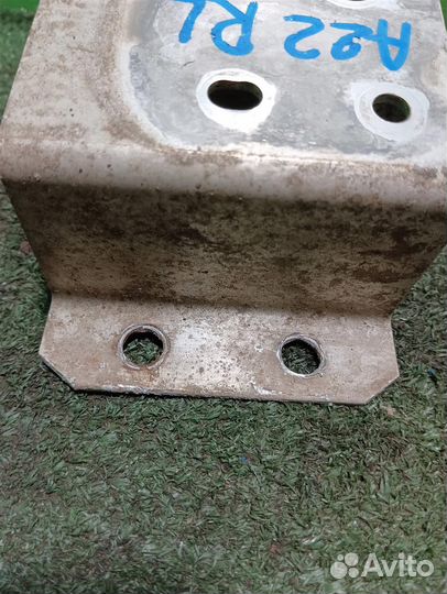 Кронштейн усилителя бампера Toyota RAV4 A30 2006