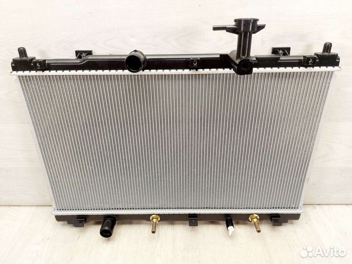 Радиатор охлаждения Suzuki SX4 / Suzuki Vitara