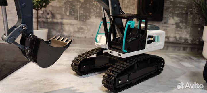 Экскаватор и самосвал, комплект игрушек на пульте