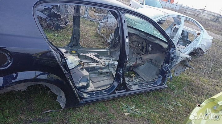 Опель Астра Н правый порог. карниз