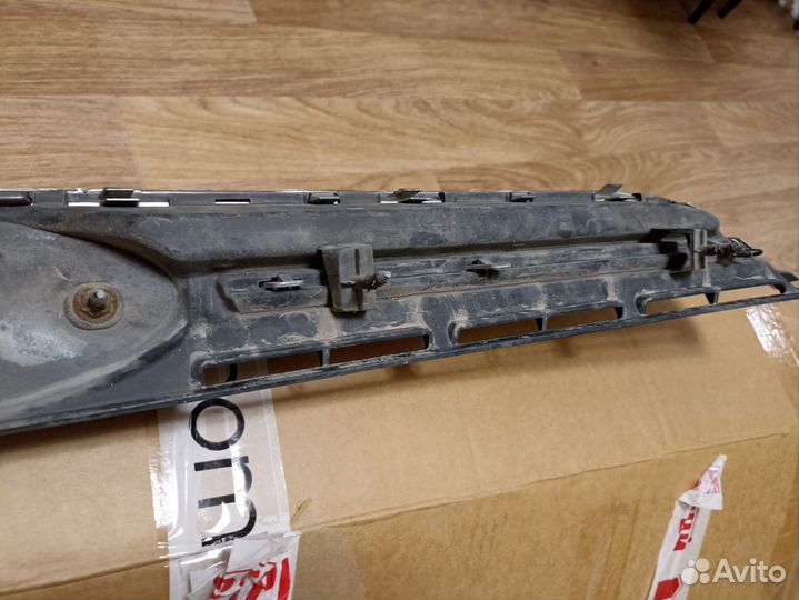 Решетка радиатора Ford Kuga 2 1893744