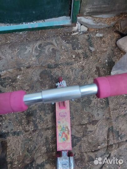 Трёхколёсный самокат