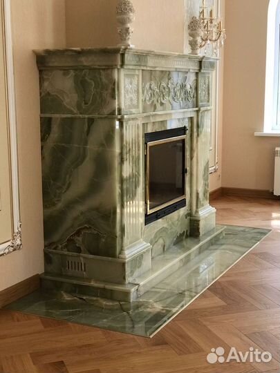 Камин из оникса
