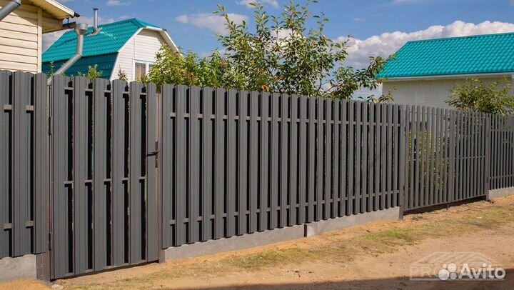 Металлический штакетник забор