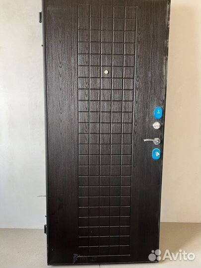 Дверь входная металлическая