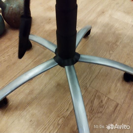 Офисное кресло