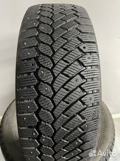 Gislaved Nord Frost 200 215/60 R17