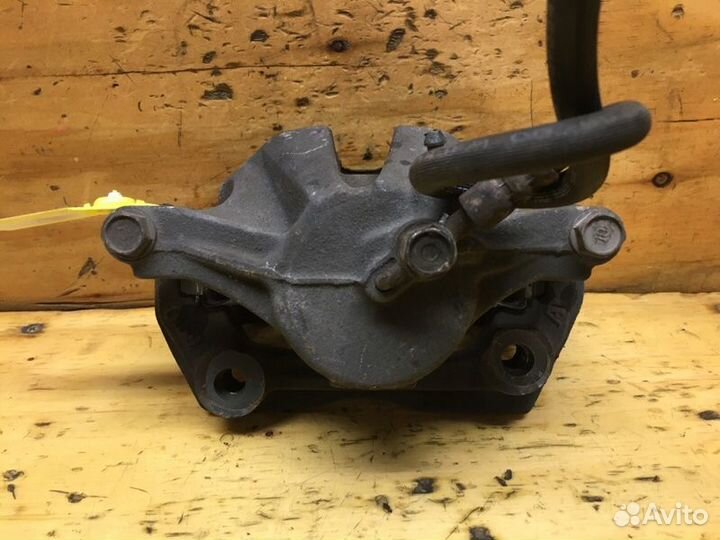 Суппорт передний левый Toyota Altezza GXE10 1GFE