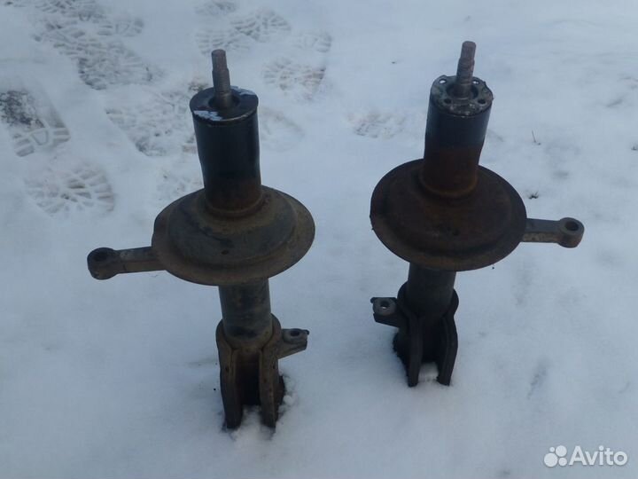 Продаю стойки передние на Ваз 2109 разборные
