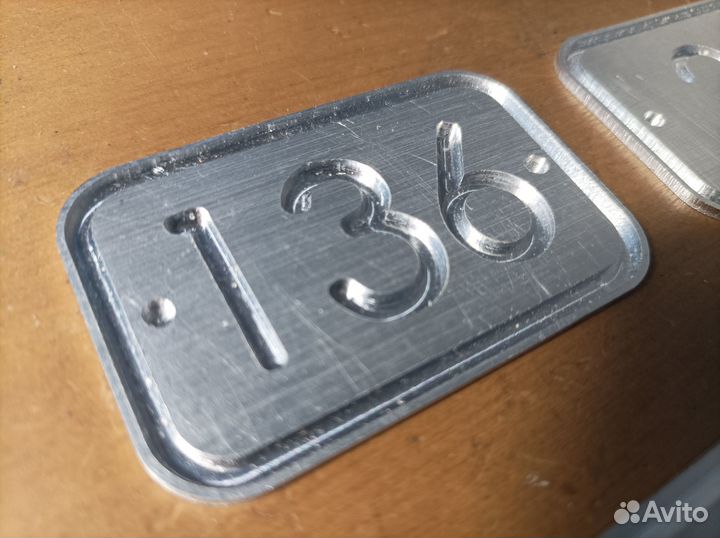 Номерки на дверь из металла