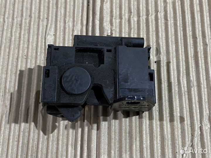 Замок капота mercedes w204