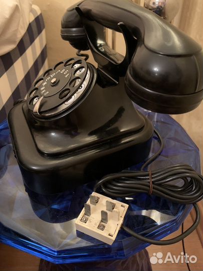 Старинный телефон