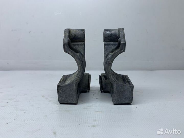 Кронштейн крепления стабилизатора передний