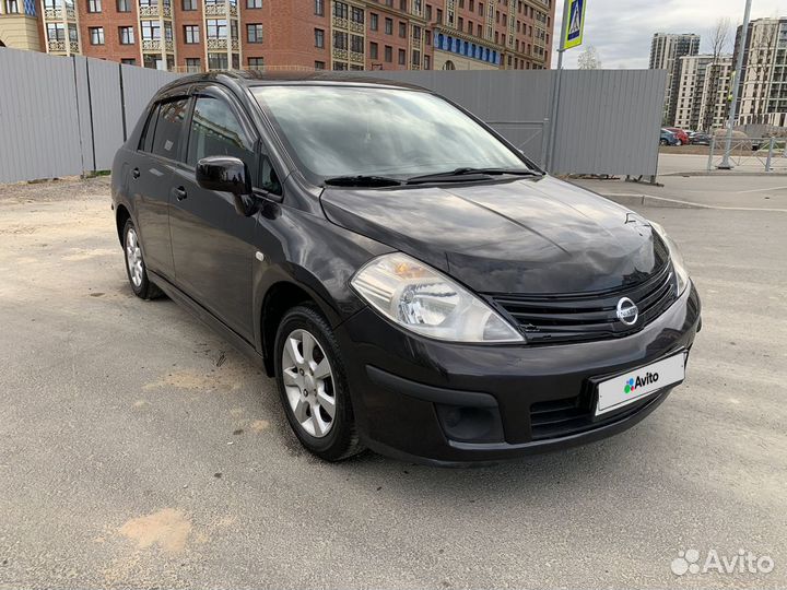 Ниссан тиида серебристая. Nissan tiida золотистый. Ниссан тиида 1 поколение. Ниссан тиида классик. Nissan tiida i рестайлинг, 2012.