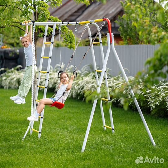 Новая детская уличная площадка. Спорткомплекс