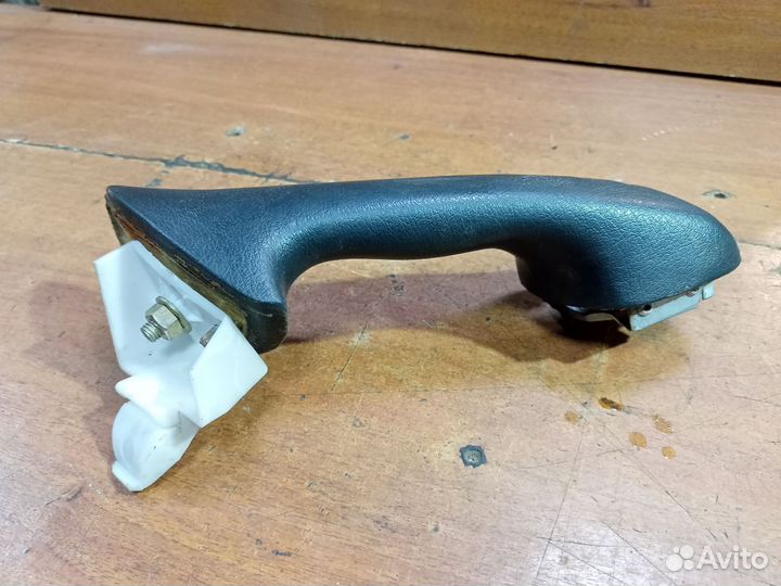 Ручка двери внутренняя левая Nissan Primera 1992г