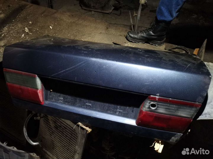 Крышка багажника Toyota carina e