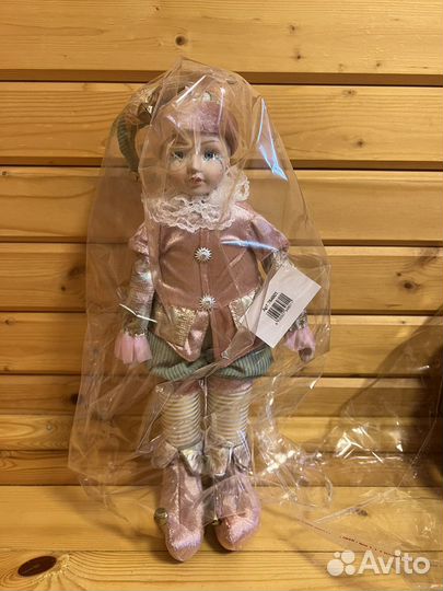 Кукла форфоровая 