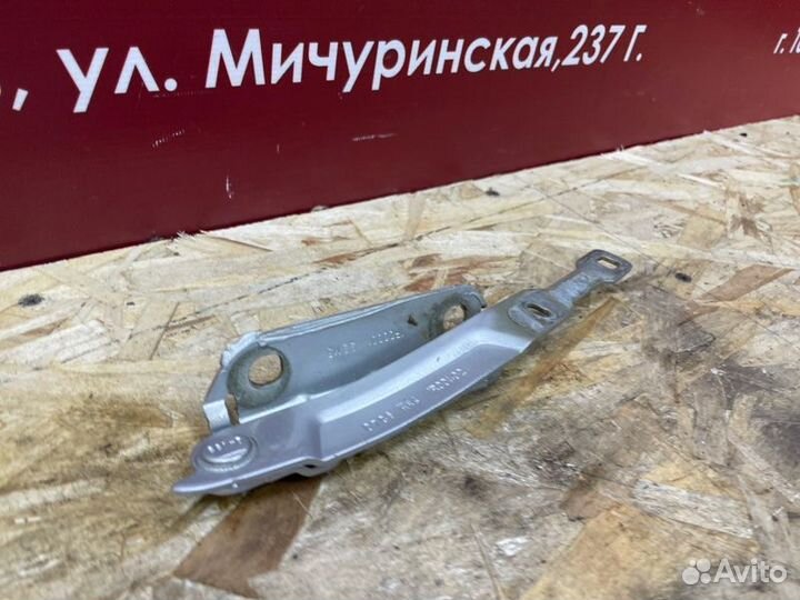 Петля капота правая Renault Sandero Stepway