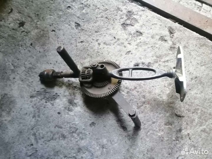 Старинная ручная дрель