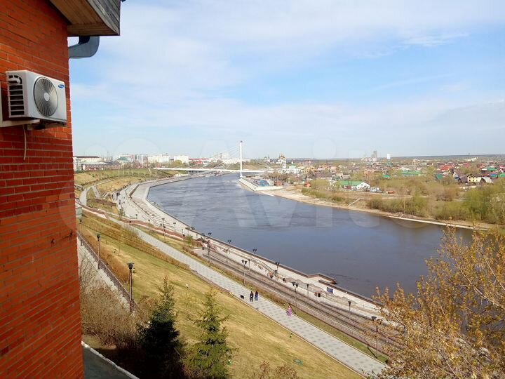 3-к. квартира, 94 м², 4/4 эт.