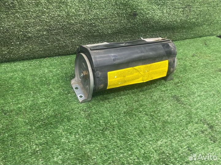 Подушка безопасности в торпедо Mercedes-Benz E