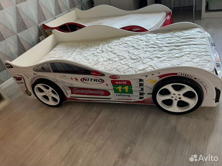 Детская кровать машинка с матрасом бу