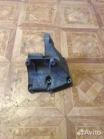 Кронштейн Гур Mercedes W124 M103