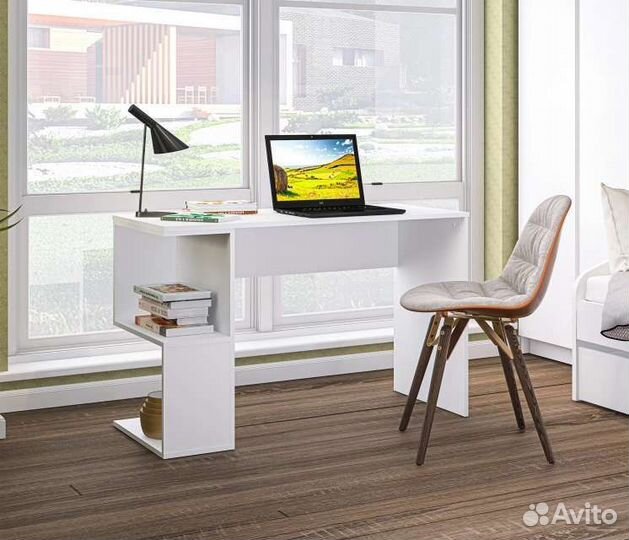 Компьютерный стол белый