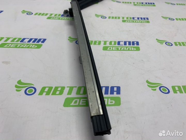 Уплотнитель стекла двери задний правый Mazda Cx-30