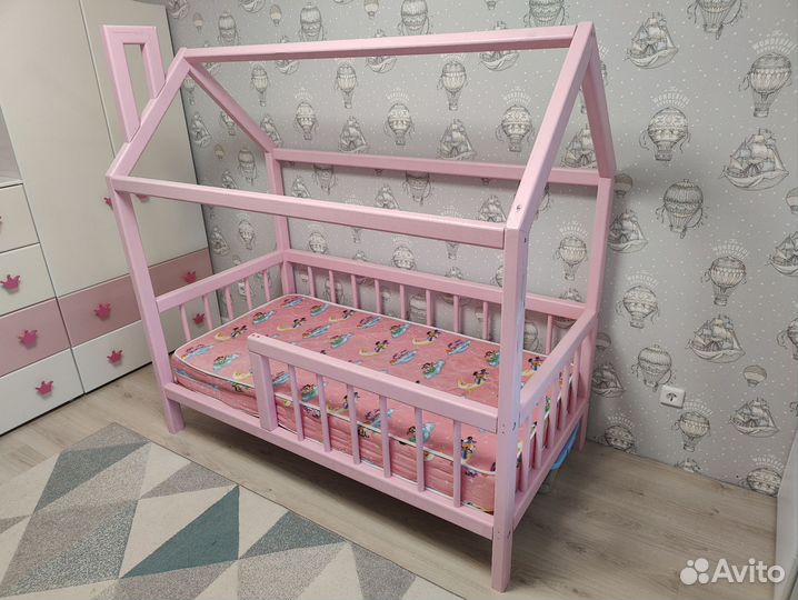 Детская кровать домик