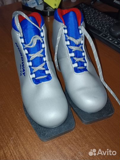 Лыжные ботинки детские 35 размер