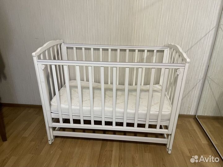 Детская кроватка с матрасом