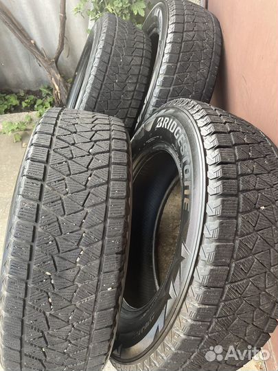 Bridgestone Blizzak DM-V2 215/65 R16 202S
