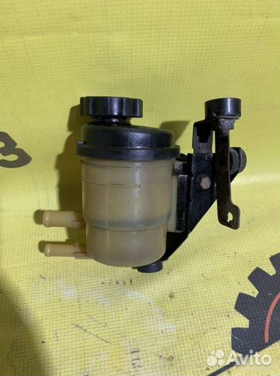 Бачок гура Hyundai Elantra XD 2003-2010