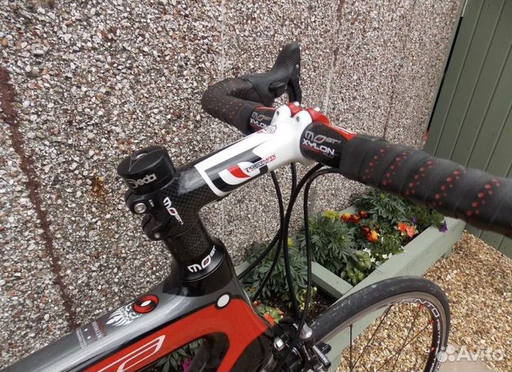 Шоссейник про уровня Pinarello