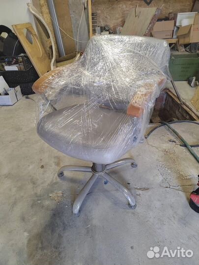 Парикмахерское кресло