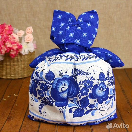 Грелка на чайник 'Барыня', средняя, гжель