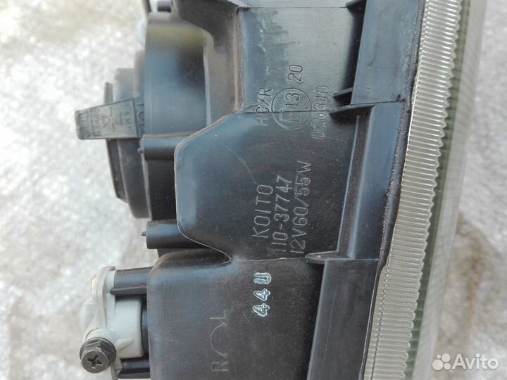 Фара Mitsubishi Pajero