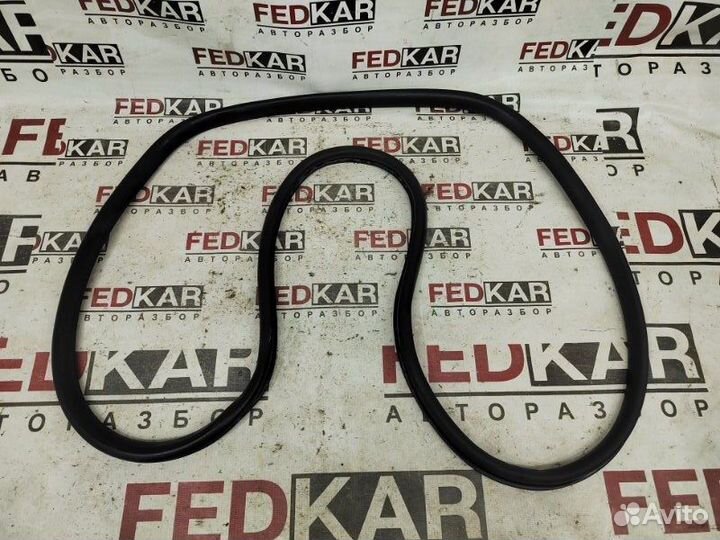 Уплотнительная резинка боковой двери передняя