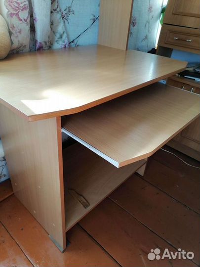 Школьный компьютерный стол