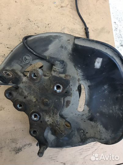 Ступица передняя левая Мерседес W124(1014)