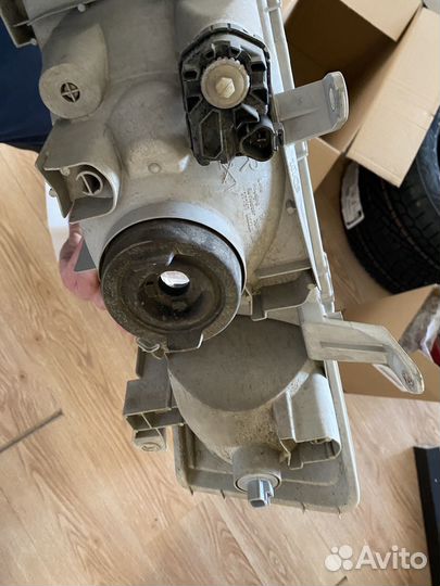 Фара передняя правая toyota probox 2002