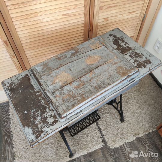 Швейная машинка на станине Подольск СССР винтаж