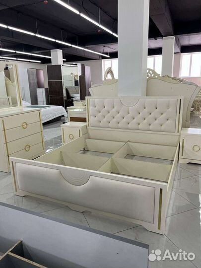 Спальный гарнитур новый