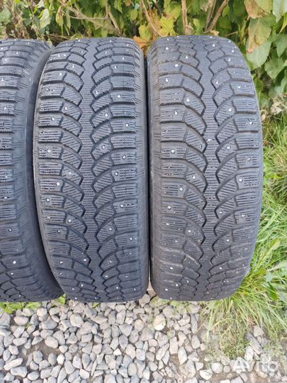 Bridgestone Blizzak Spike-01 225/65 R17 106T